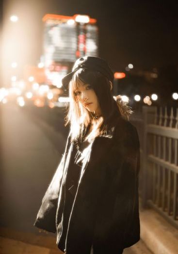 刘烨胡军_十万网红美女美酱