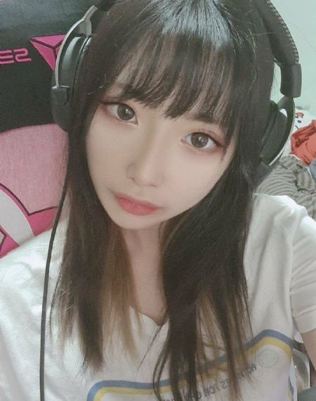 被迫成为女老板的脚奴_720在线观看视频